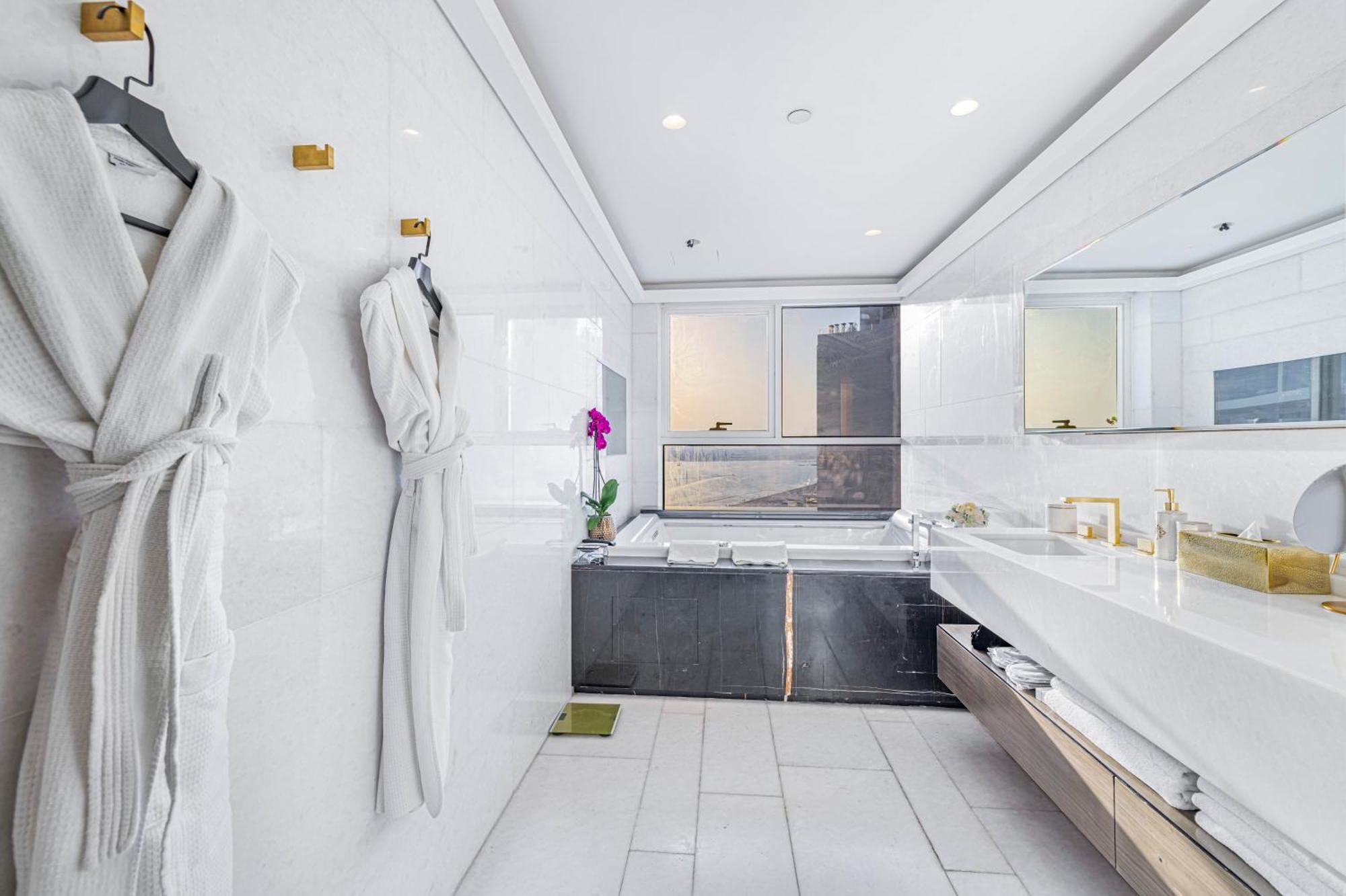 Five Palm Jumeirah 2Br Luxury Penthouse , Full Marina See View With Private Pool Dubai Esterno foto